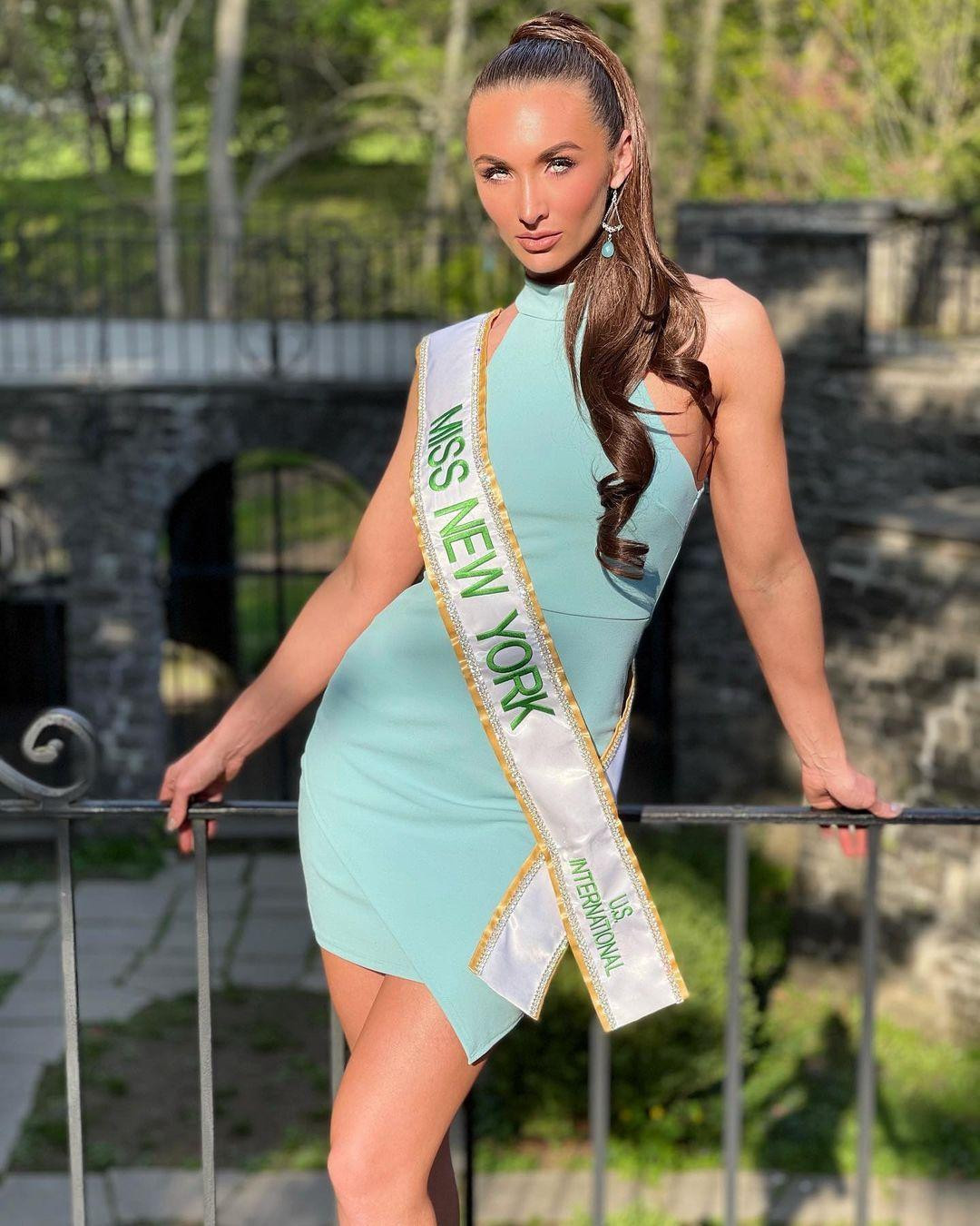 Năm 2015, cô đại diện cho bang Missouri tại cuộc thi Miss World America 2015 và lọt vào top 15.