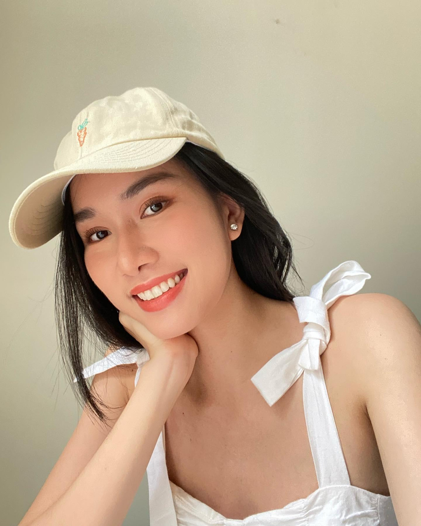 Điểm nhấn đáng chú ý trong những bức ảnh này chính là làn da mịn màng, trắng sứ không tì vết của Phương Anh khiến các fans ngưỡng mộ.