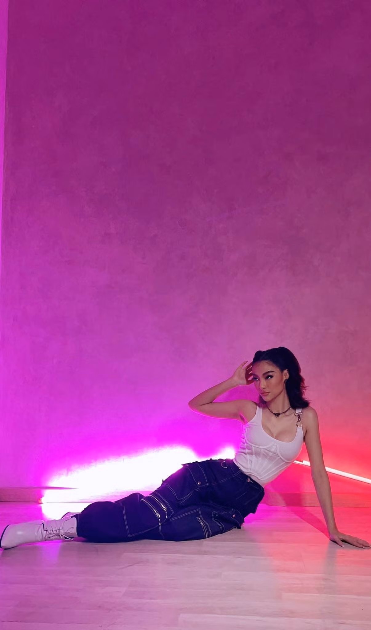 Á hậu Kiều Loan diện áo corset khoe trọn vòng một nóng bỏng. Á hậu Kiều Loan diện áo corset khoe trọn vòng một nóng bỏng.