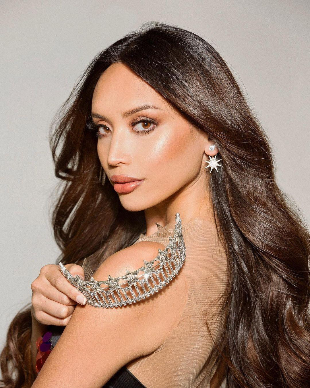 Mới đây, người đẹp Kataluna Enriquez bất ngờ giành chiến thắng trong cuộc thi Miss Neveda USA và chính thức trở thành đại diện của bang này ở Miss USA 2021. Điều đó cũng đồng nghĩa với việc cô là thí sinh chuyển giới đầu tiên trong lịch sử tham dự cuộc thi Hoa hậu Mỹ.