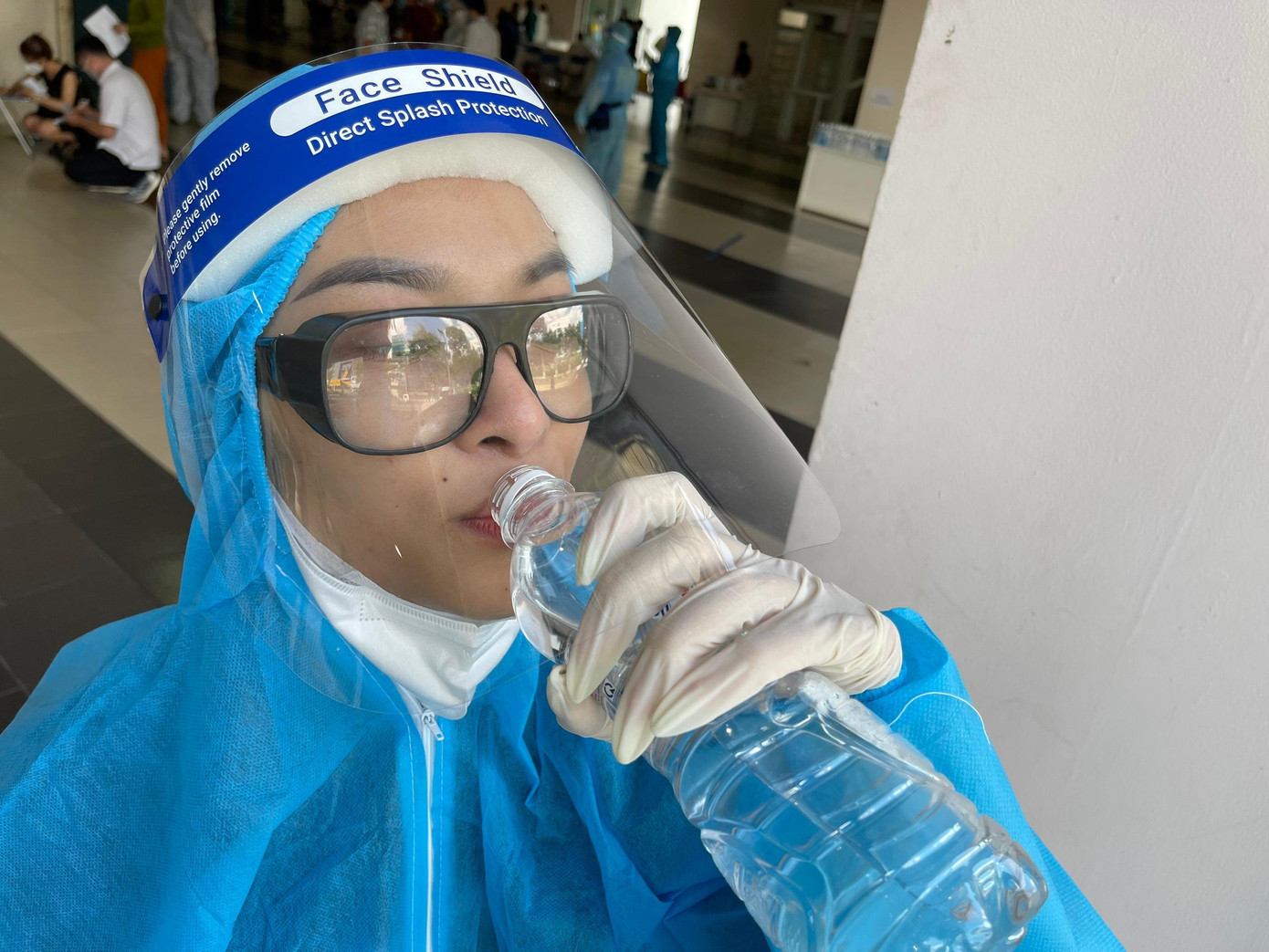 Á hậu Kiều Loan trong giờ giải lao hiếm hoi.