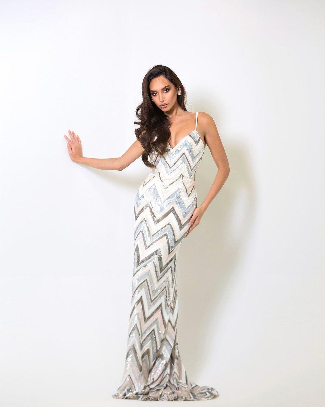 Trước Miss Neveda USA, cô đăng quang Nữ hoàng California, Nữ hoàng Mỹ 2016 và Super Sireyna WWUSA.