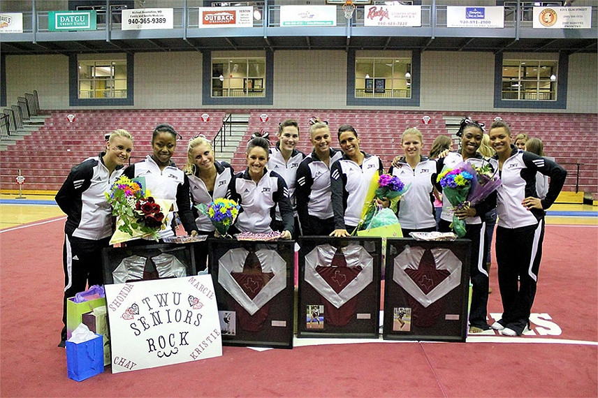 Không thua kém bất kỳ một ngôi trường đại học nào, các nữ sinh Texas luôn đạt huân chương trong các giải thể thao tại Mỹ