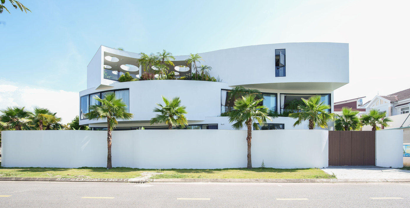 Ngôi nhà được thiết kế lấy cảm hứng từ những con sóng vỗ bờ. Ngôi nhà được thiết kế lấy cảm hứng từ những con sóng vỗ bờ.