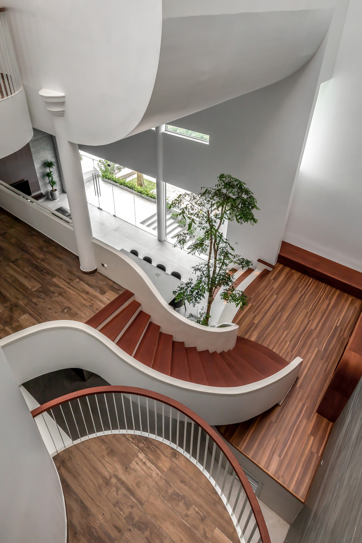 Những khoảng thông tầng kết nối các thành viên trong gia đình.