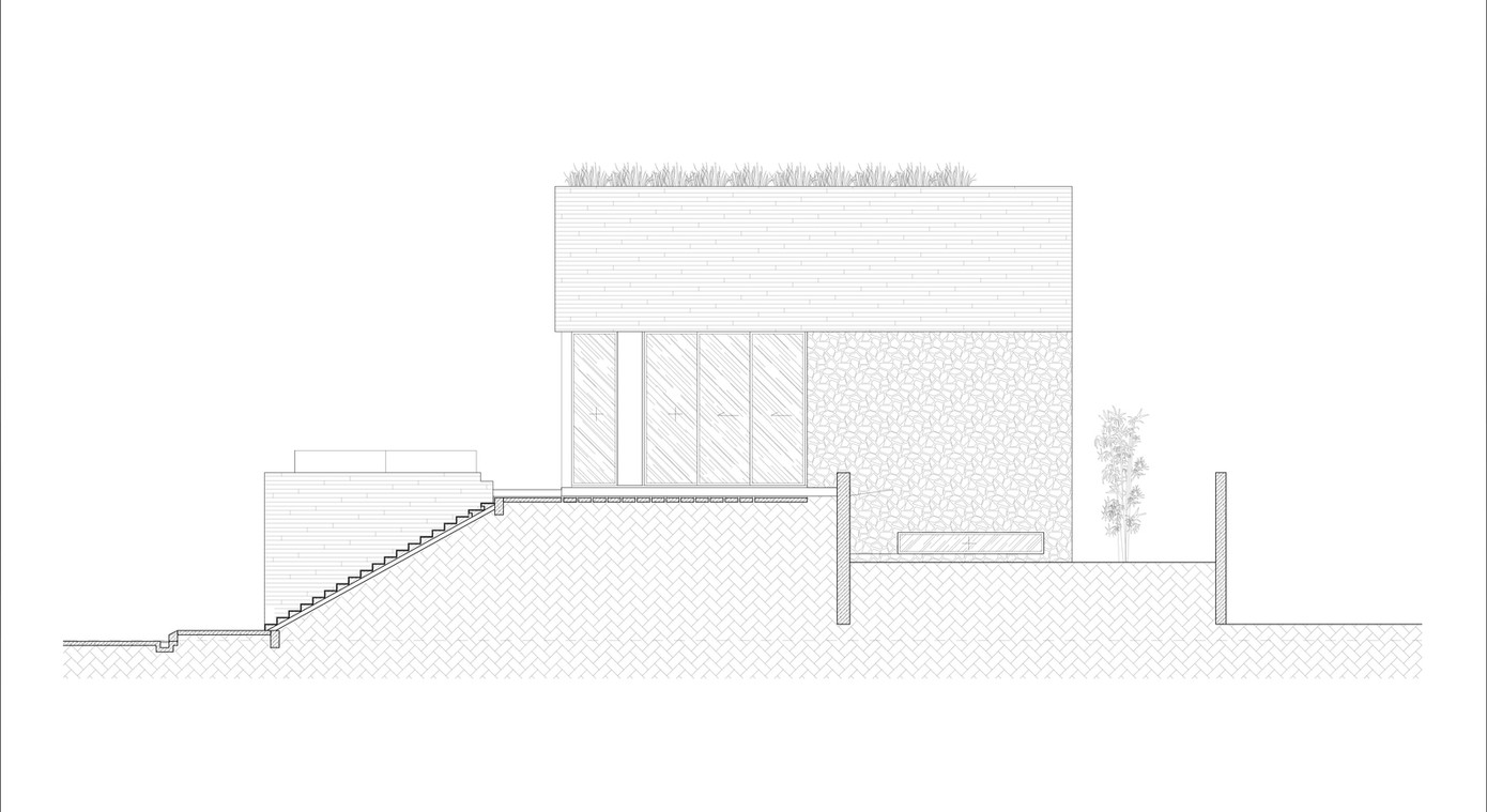 Ở tầng trên mặt đường, có ga-ra và một rạp chiếu phim trong nhà lớn phía sau bể bơi, cửa sổ dưới nước lấy ánh sáng mặt trời tự nhiên, không gian kỹ thuật và spa ở phía sau.