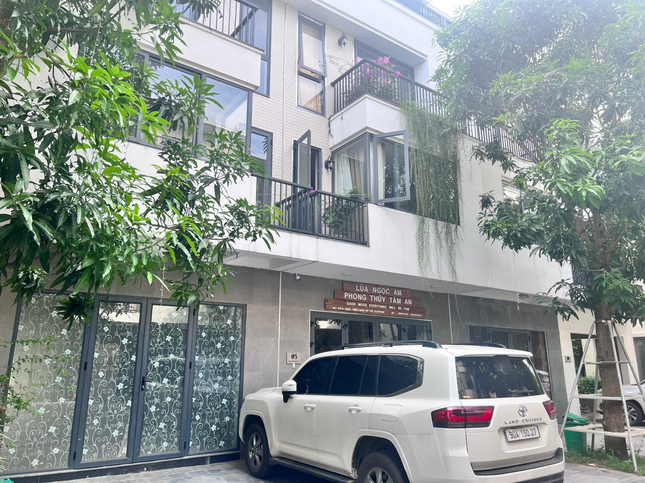 Trong 6 tháng đầu năm 2023, các căn nhà biệt thự, liền kề giảm giá mạnh. Trong 6 tháng đầu năm 2023, các căn nhà biệt thự, liền kề giảm giá mạnh.