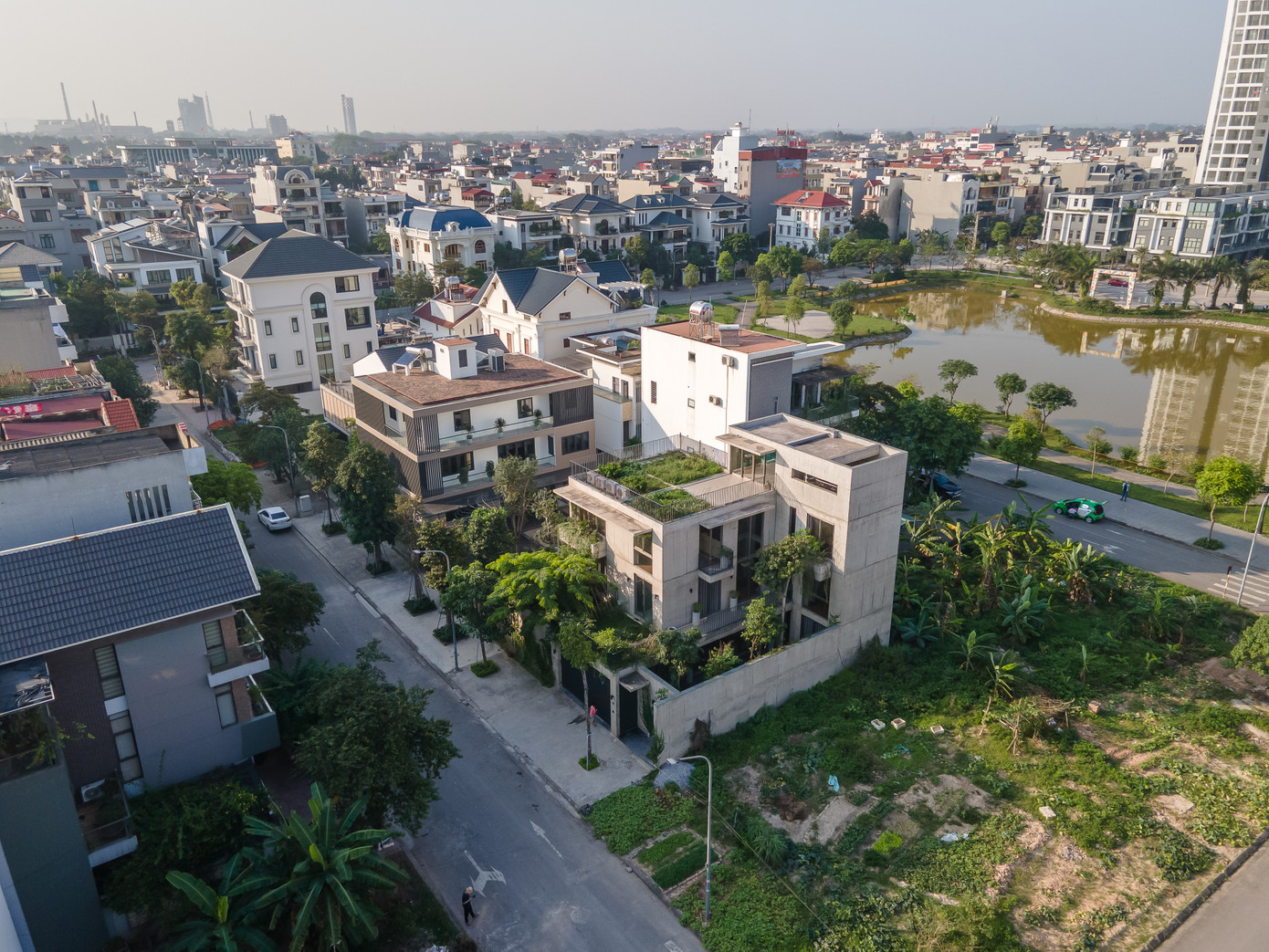 Bắc Giang House nằm trong khu vực nhiều nhà ở thấp tầng, dân cư không quá đông đúc. Bắc Giang House nằm trong khu vực nhiều nhà ở thấp tầng, dân cư không quá đông đúc.