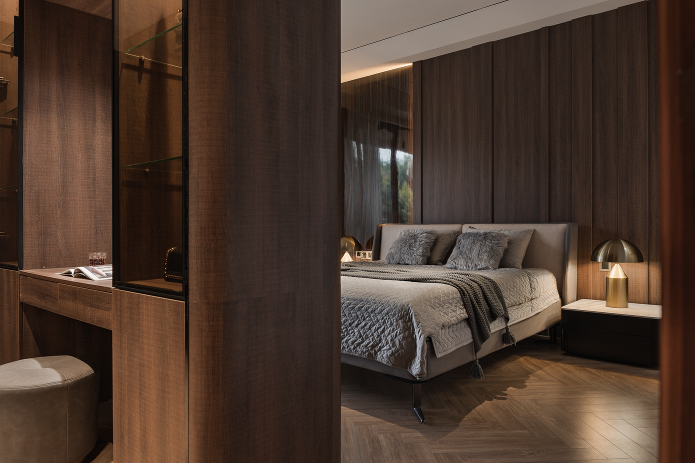 Phòng ngủ master có 3 khu vực là phòng ngủ, phòng thay đồ và phòng vệ sinh. Phòng ngủ master có 3 khu vực là phòng ngủ, phòng thay đồ và phòng vệ sinh.