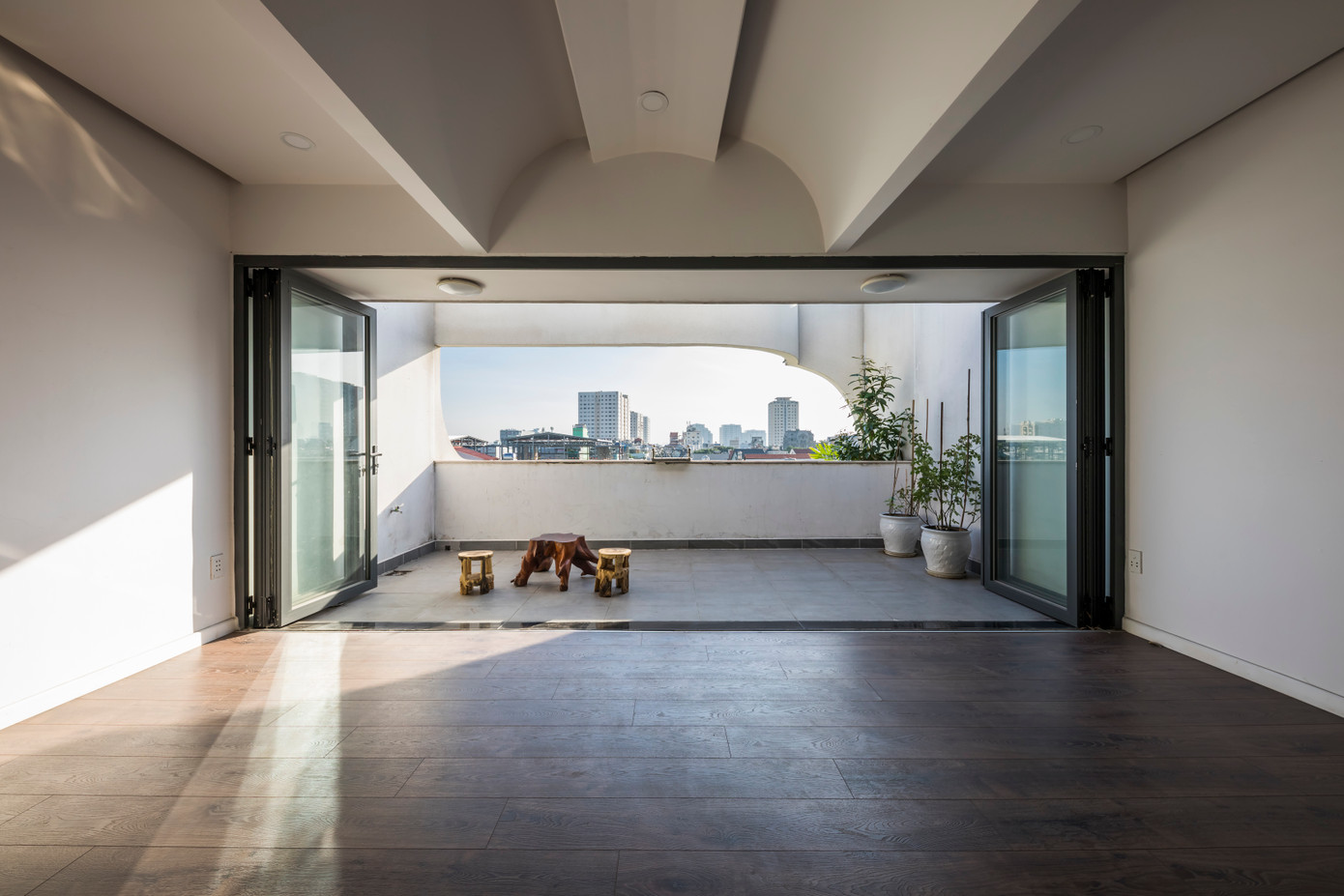 Không gian ngôi nhà thoáng đãng, đậm tính nghệ thuật.