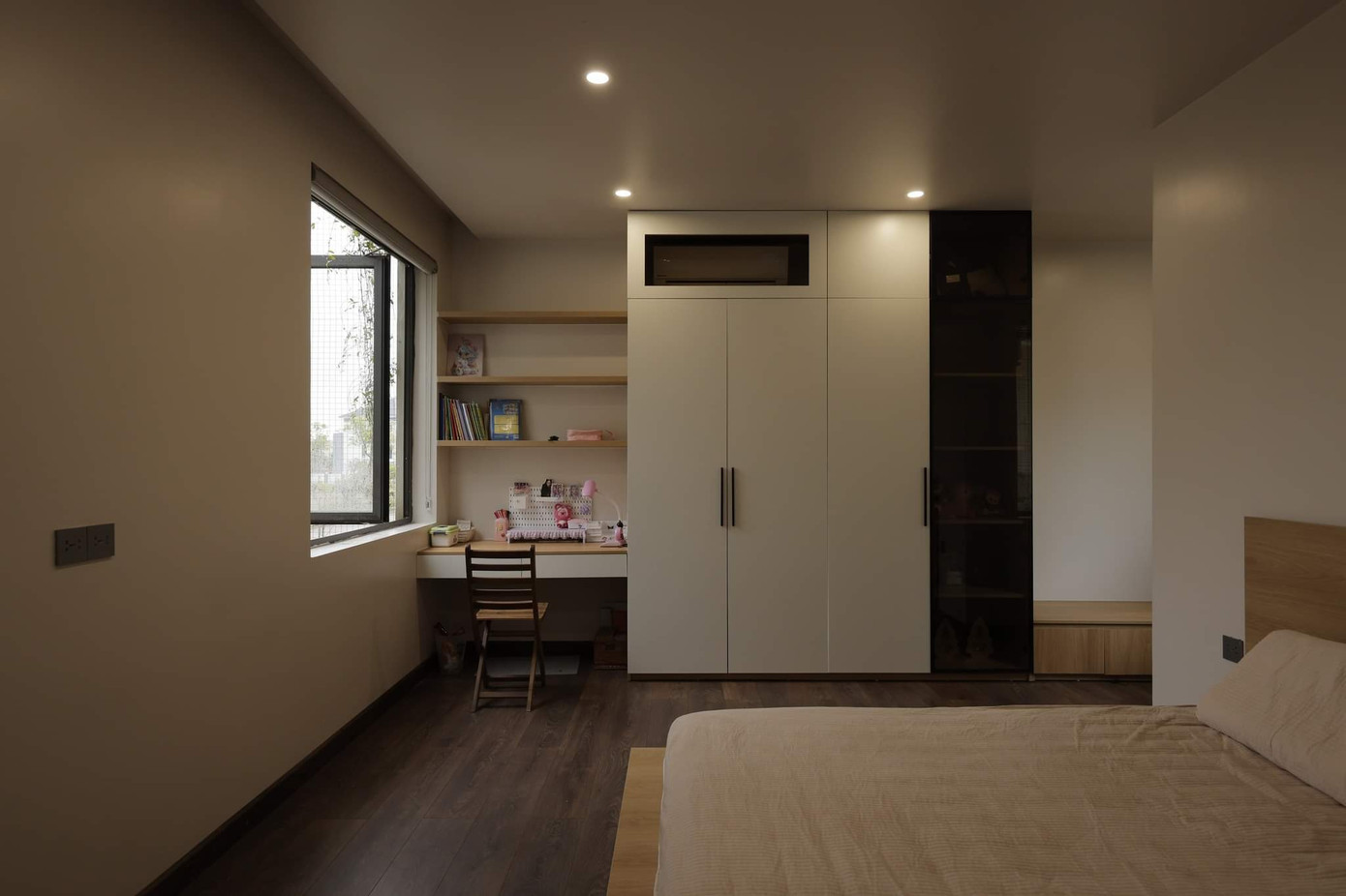 Các phòng ngủ đơn giản, gọn gàng, sạch sẽ tối ưu môi trường sinh hoạt cho trẻ em.