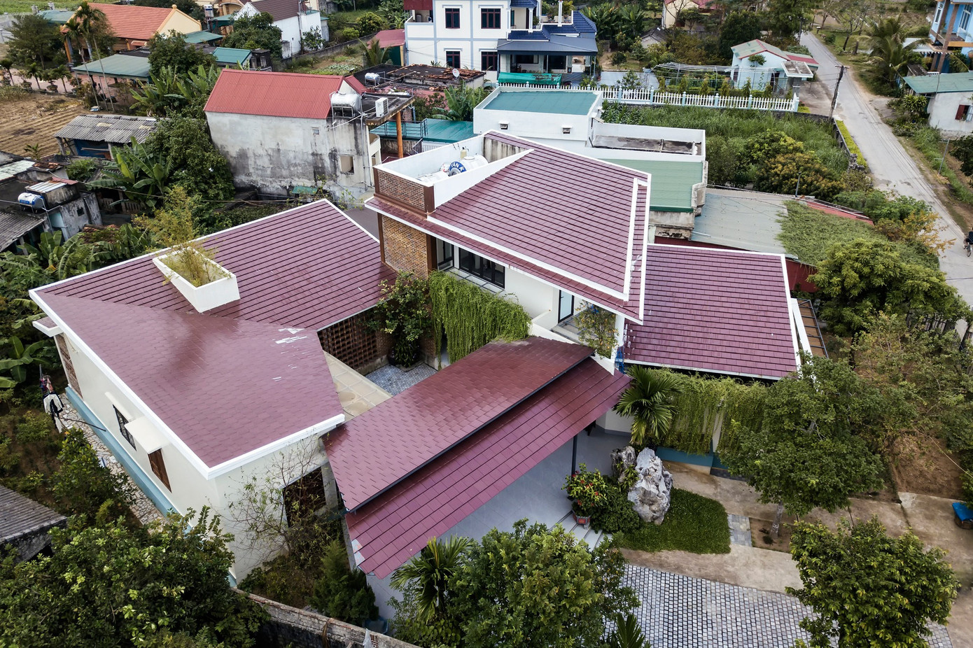 Ngôi nhà T3 house nằm ở Thanh Hóa, có 2 tầng.