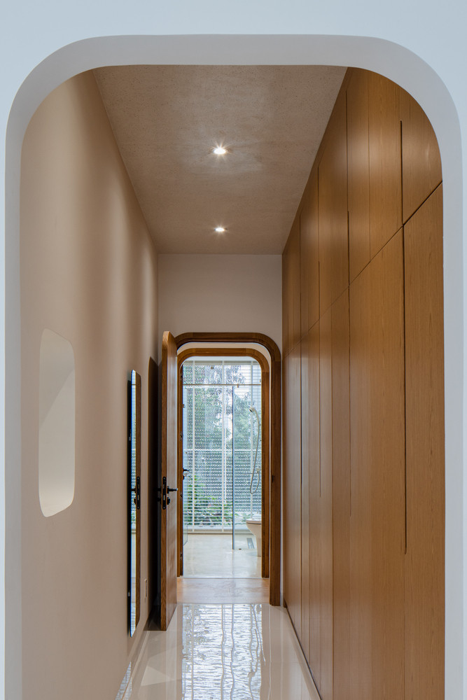 Những vòm cong liên tiếp nhau dẫn đến phòng thay đồ.