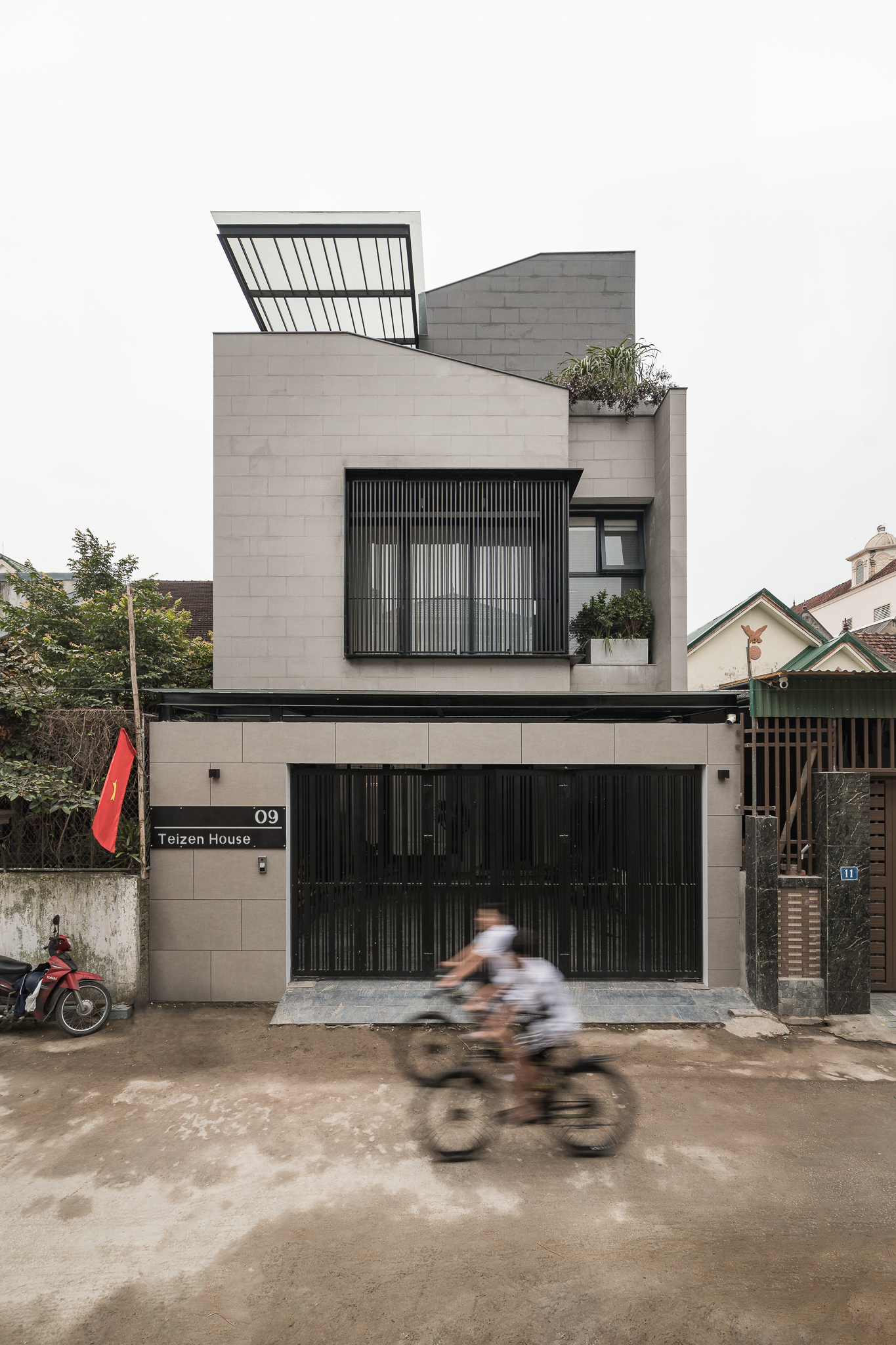 Ngôi nhà có tổng diện tích 320 m2, tọa lạc tại TP. Vinh, Nghệ An.