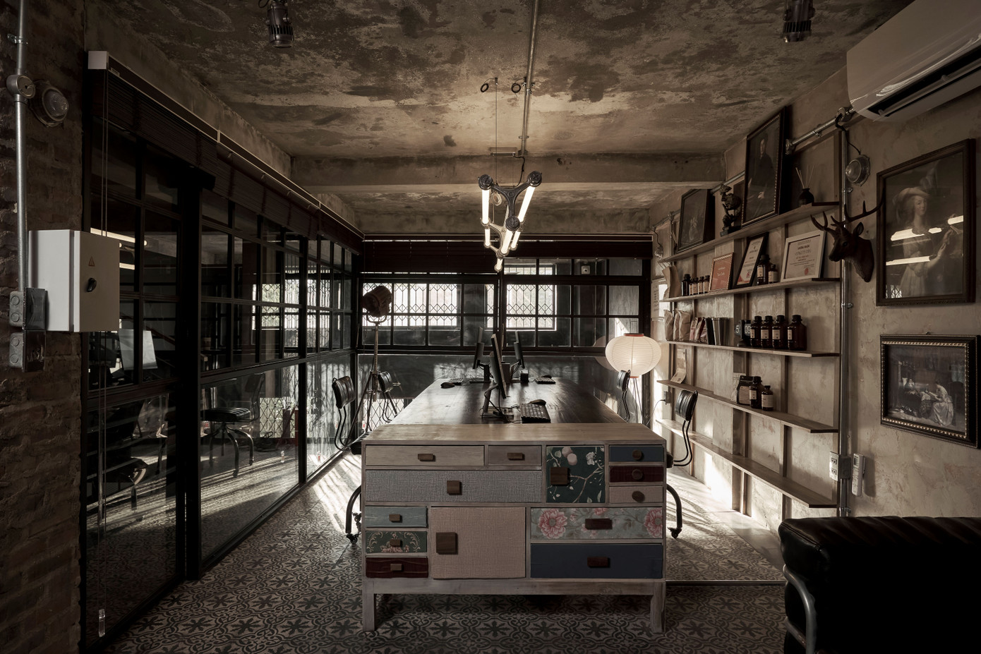 Không gian sống độc đáo, tinh tế, và hiện đại.