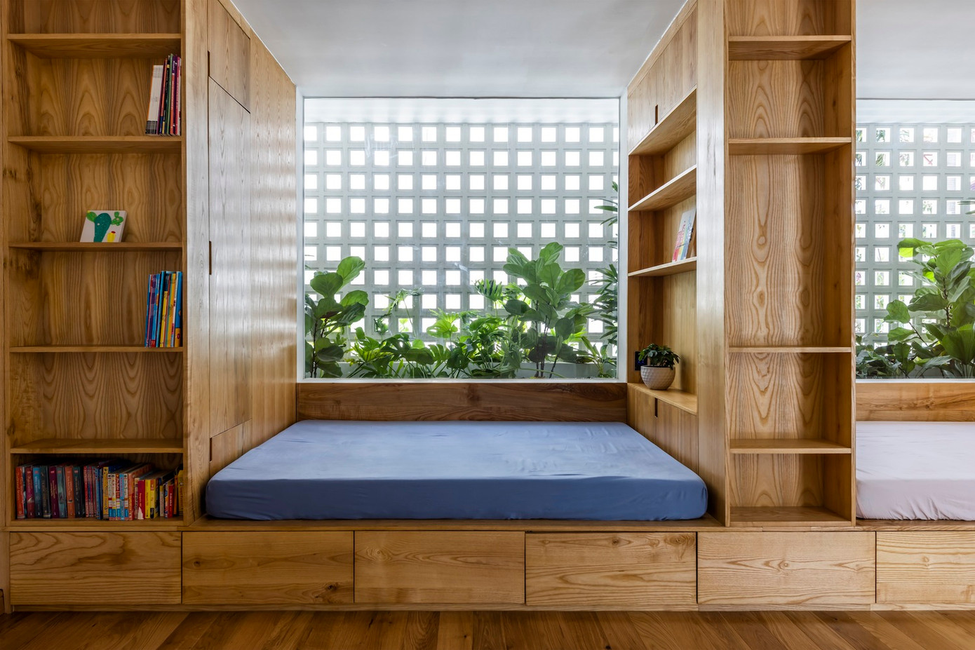 Việc cải tạo phụ thuộc vào cấu trúc căn nhà cũ, sắp xếp lại những không gian quan trọng theo yêu cầu, mở rộng những không gian chung hoặc không gian đặc biệt (yoga).