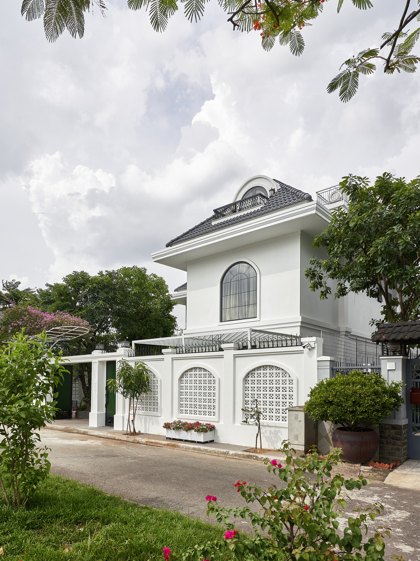 Sau cải tạo, P.T House trở thành khu nghỉ dưỡng bình yên cho các thành viên trong gia đình. Sau cải tạo, P.T House trở thành khu nghỉ dưỡng bình yên cho các thành viên trong gia đình.