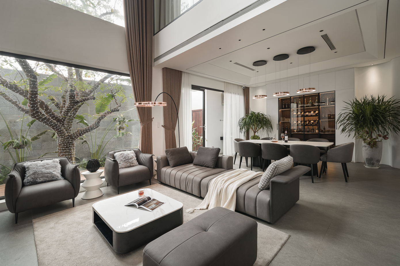 Căn nhà được thiết kế như một resort thu nhỏ, đầy đủ tiện nghi và thoải mái cho gia chủ. Căn nhà được thiết kế như một resort thu nhỏ, đầy đủ tiện nghi và thoải mái cho gia chủ.