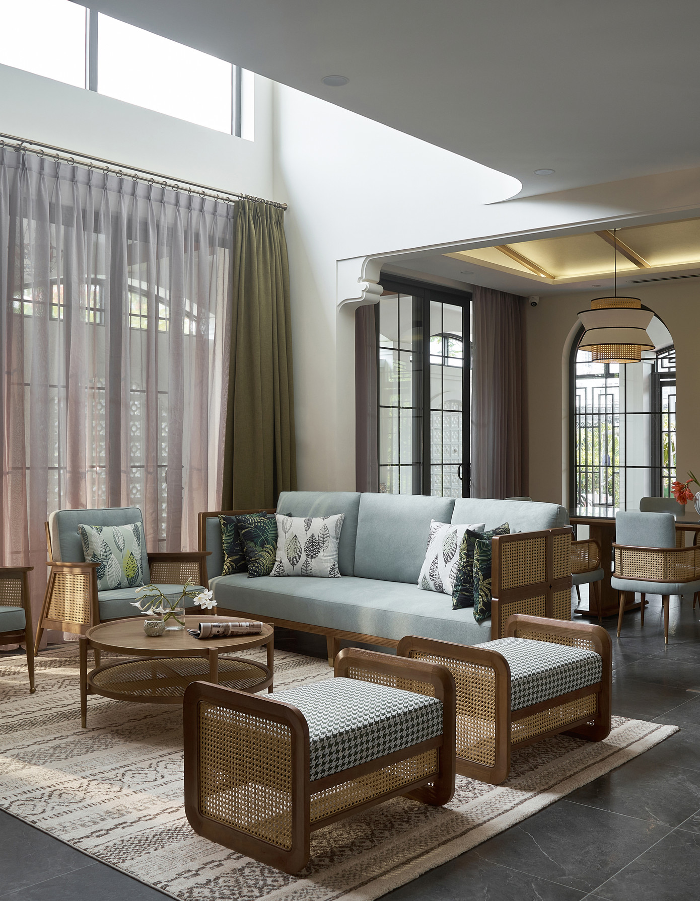 Khoảng thông tầng kết nối không gian bên trong ngôi nhà. Khoảng thông tầng kết nối không gian bên trong ngôi nhà.