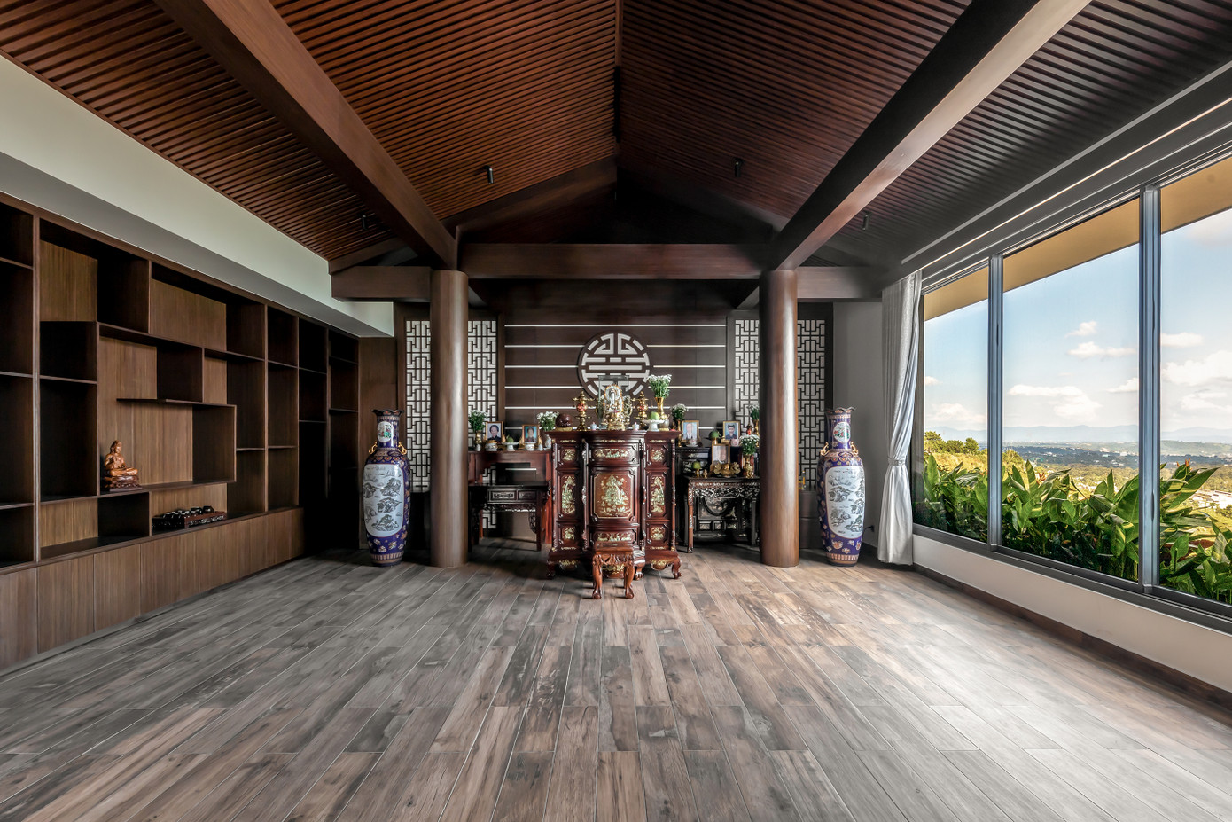 Phòng thờ nằm ở khu vực riêng, mang tính trang nghiêm.