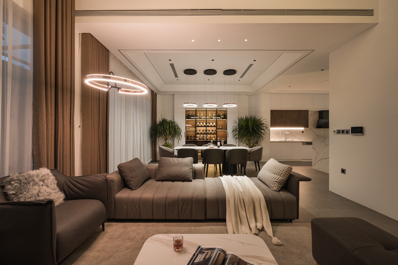 Tầng 1 căn nhà rộng rãi, thoáng đãng, phù hợp với gia đình đông người. Tầng 1 căn nhà rộng rãi, thoáng đãng, phù hợp với gia đình đông người.