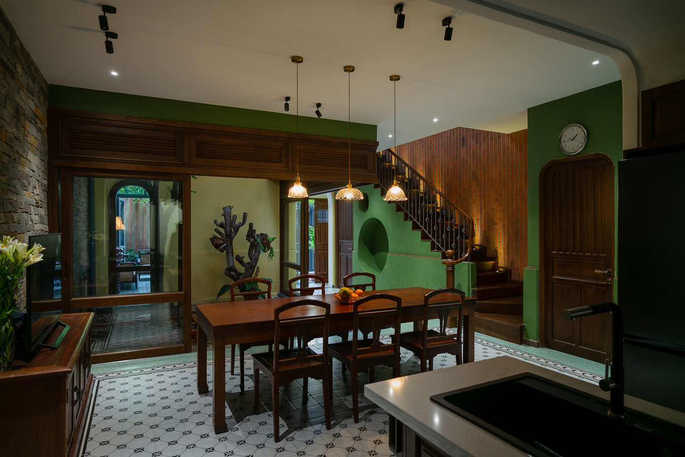 Không gian bếp và phòng ăn ấm cúng