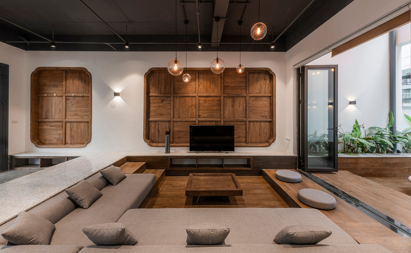 Ngôi nhà nằm ở thủ đô Hà Nội, có tổng diện tích 295 m2. Ngôi nhà nằm ở thủ đô Hà Nội, có tổng diện tích 295 m2.