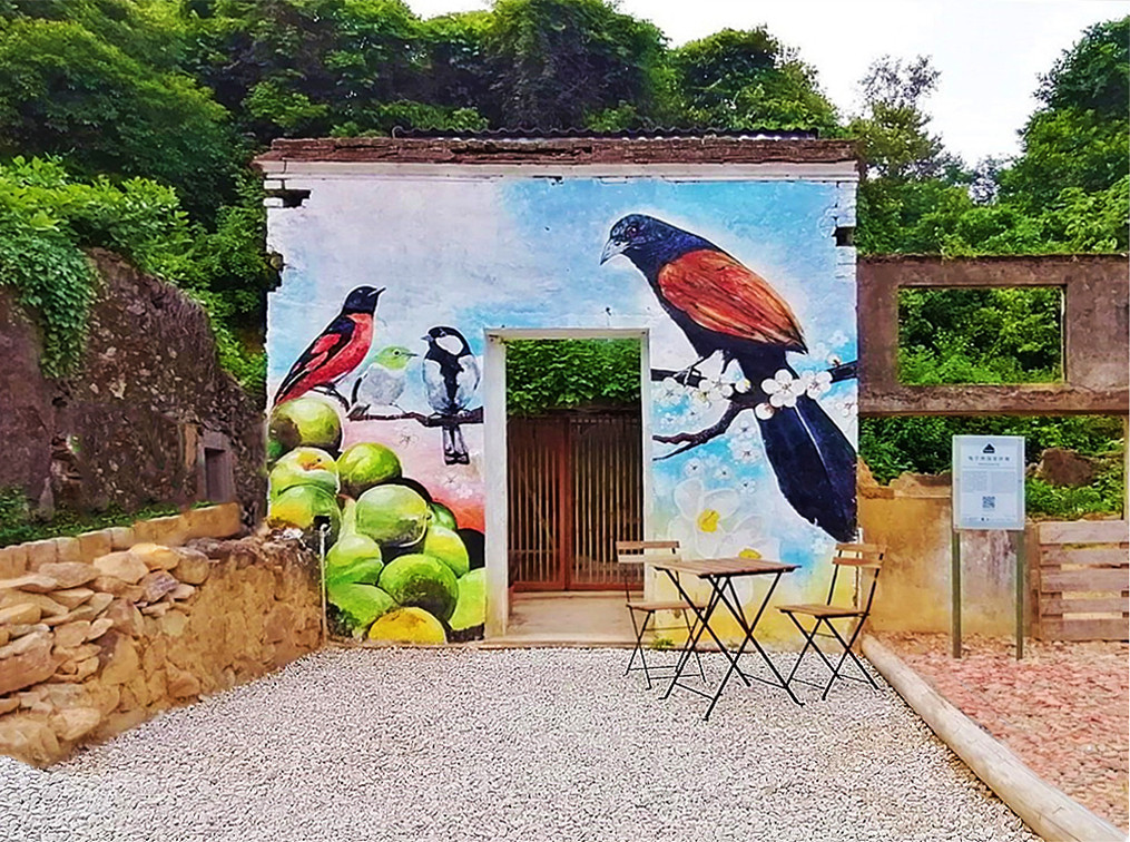 Để hồi sinh MTL, dự án Plum Grove cần thu hút lượng lớn dân cư về làng. Theo đó, dự án thực hiện những cuộc phục hồi và trình diễn kiến trúc thử nghiệm với hai di sản đổ nát, Nhà cổ và Nhà tranh tường. Đây là hai ngôi nhà nằm trên vị trí đắc địa ở hai đầu của ngôi làng.