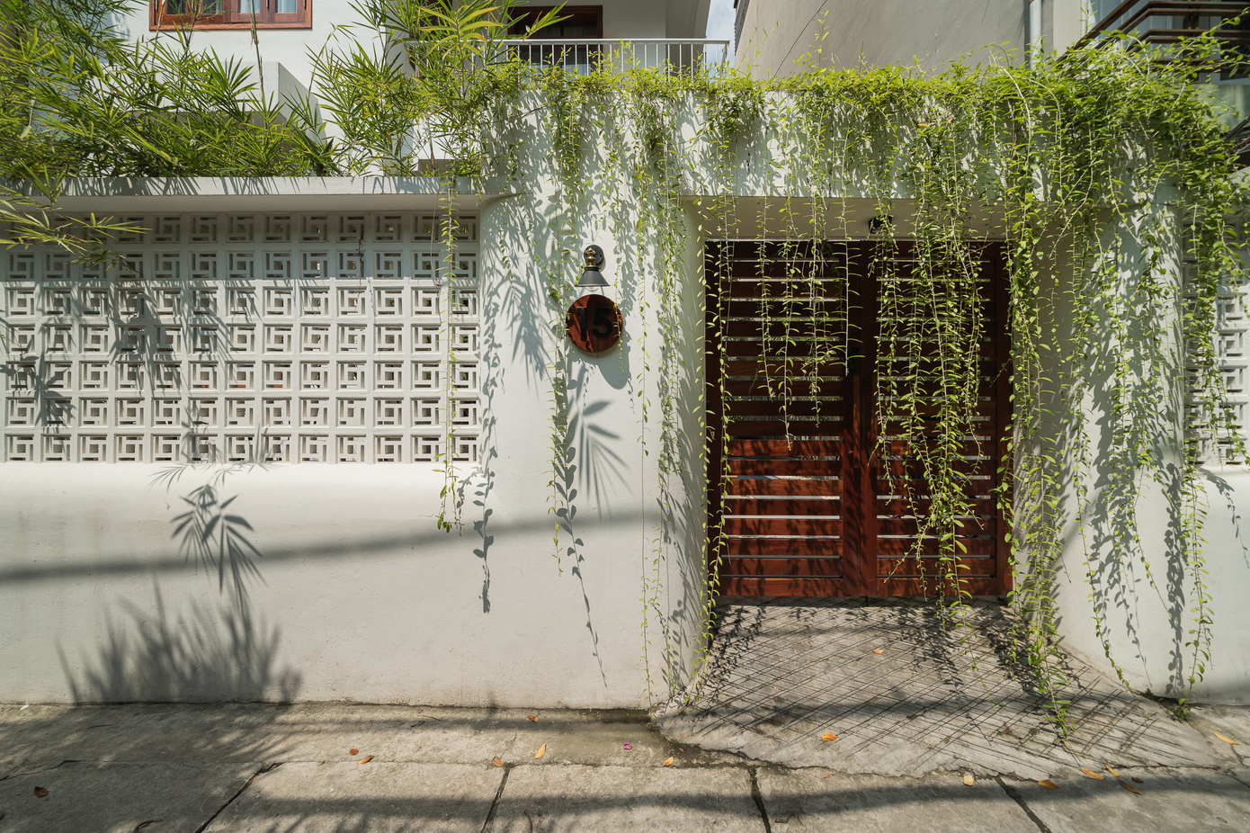 Ngôi nhà nằm trên mảnh đất rộng 160m2, ở đường Nguyễn Chí Thanh, Hà Nội. Ngôi nhà nằm trên mảnh đất rộng 160m2, ở đường Nguyễn Chí Thanh, Hà Nội.