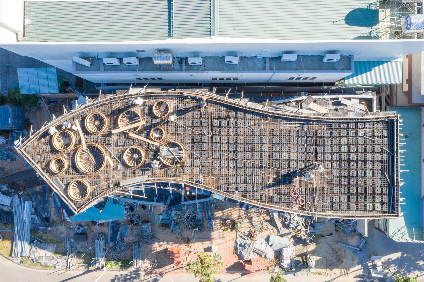 Phương án thiết kế vượt nhịp bằng công nghệ sàn rỗng được sử dụng cho ngôi nhà 3 tầng. Phương án thiết kế vượt nhịp bằng công nghệ sàn rỗng được sử dụng cho ngôi nhà 3 tầng.