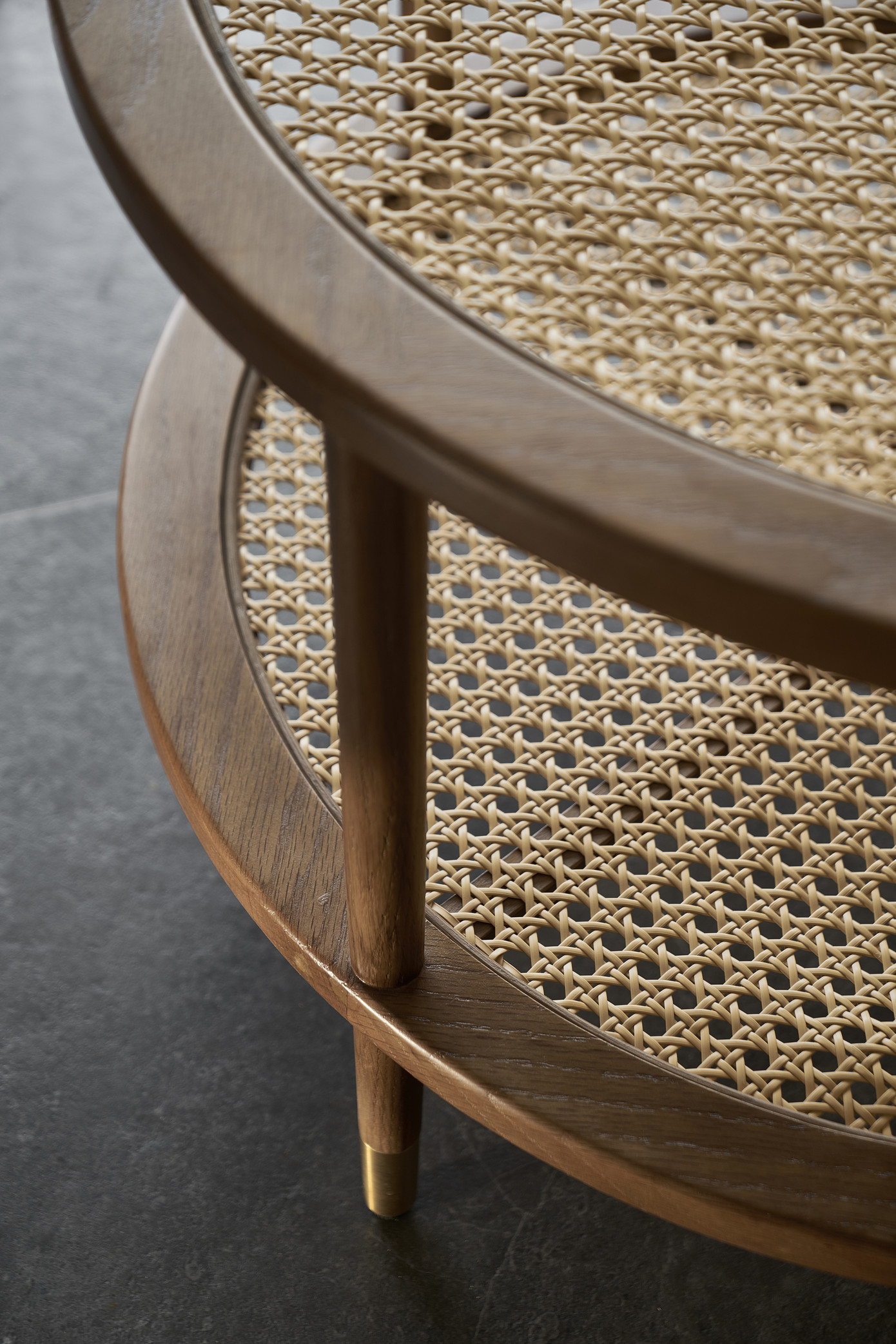 Chất liệu gỗ mang phong cách đơn giản nhưng làm nổi bật được tay nghề của người nghệ nhân. Chất liệu gỗ mang phong cách đơn giản nhưng làm nổi bật được tay nghề của người nghệ nhân.