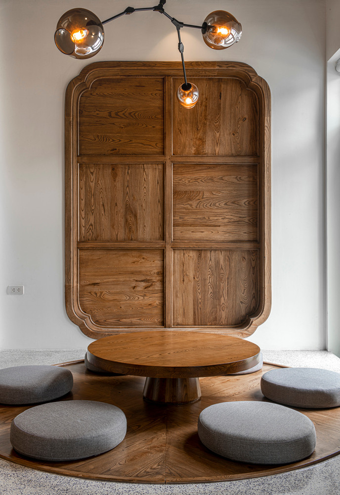 Phòng ăn được trang trí kiểu ngồi bệt. Phòng ăn được trang trí kiểu ngồi bệt.