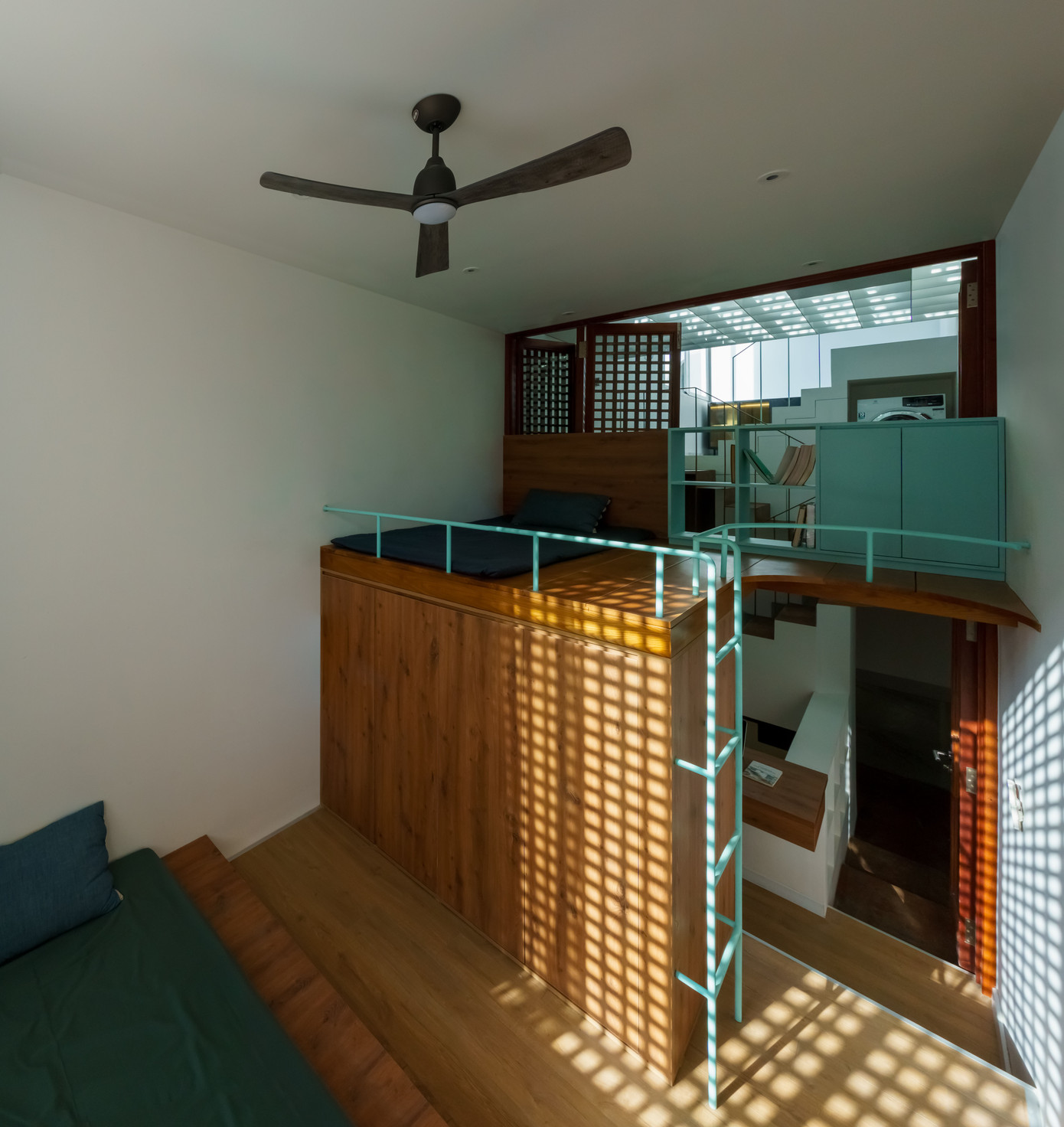 Phòng của trẻ được bố trí một cách khoa học trong không gian nhỏ.