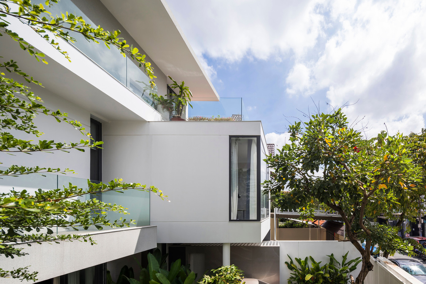 Cây xanh mang đến không khí trong lành cho ngôi nhà.