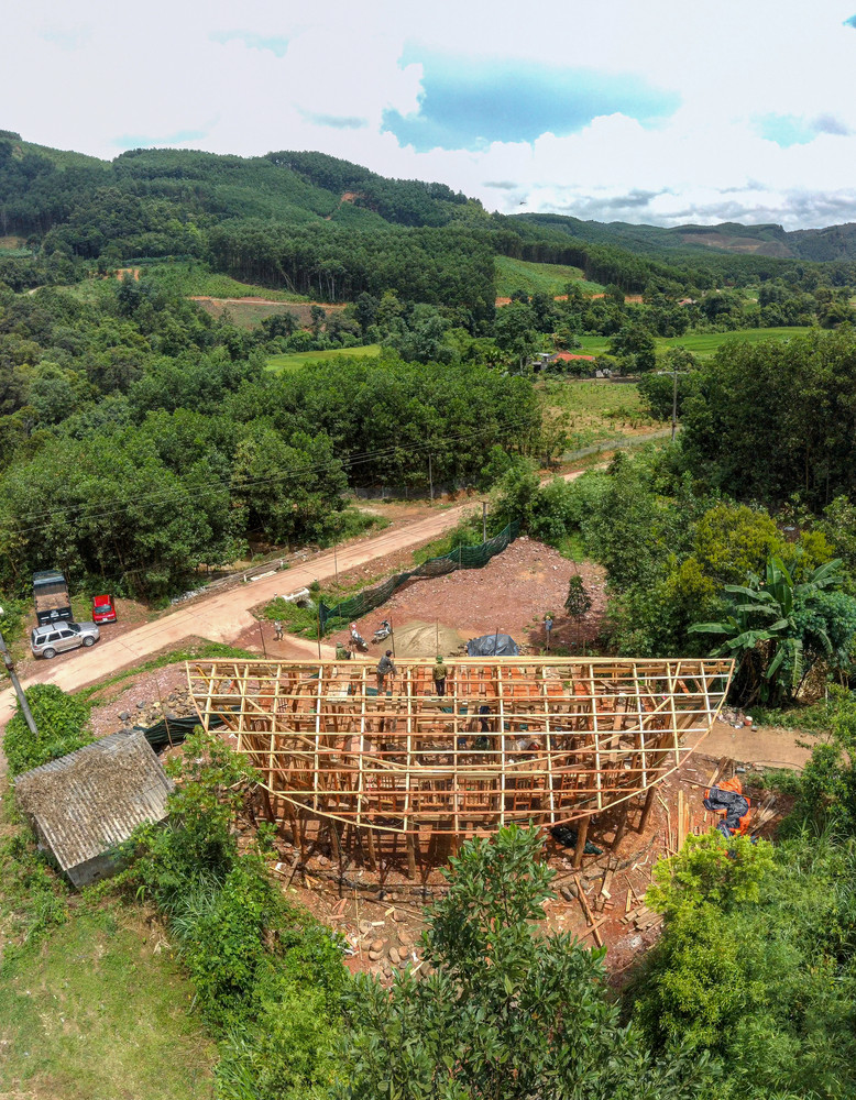 Căn nhà được xây theo mô hình du lịch cộng đồng, nhằm giới thiệu văn hóa địa phương đến du khách. Đây sẽ là nơi dừng chân, chào đón người thăm quan, giới thiệu đồ ăn, văn hóa, thói quen sinh hoạt địa phương và cách sống của những người dân ở đây.