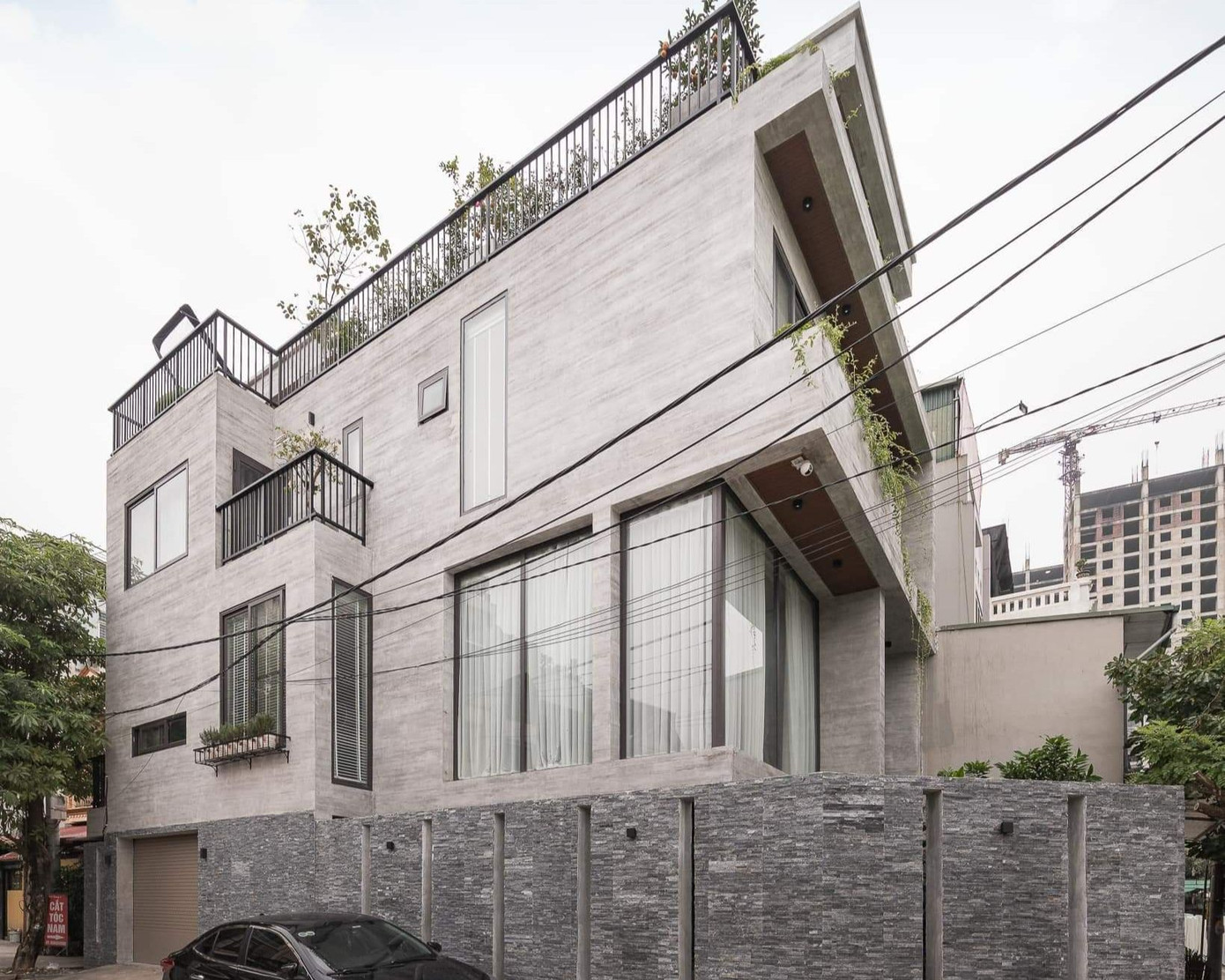 Ngôi nhà 4 tầng sử dụng giải pháp ánh sáng tự nhiên ảnh 2