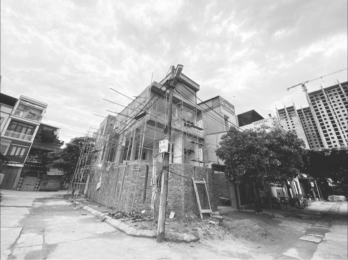 Ngôi nhà 4 tầng sử dụng giải pháp ánh sáng tự nhiên ảnh 1