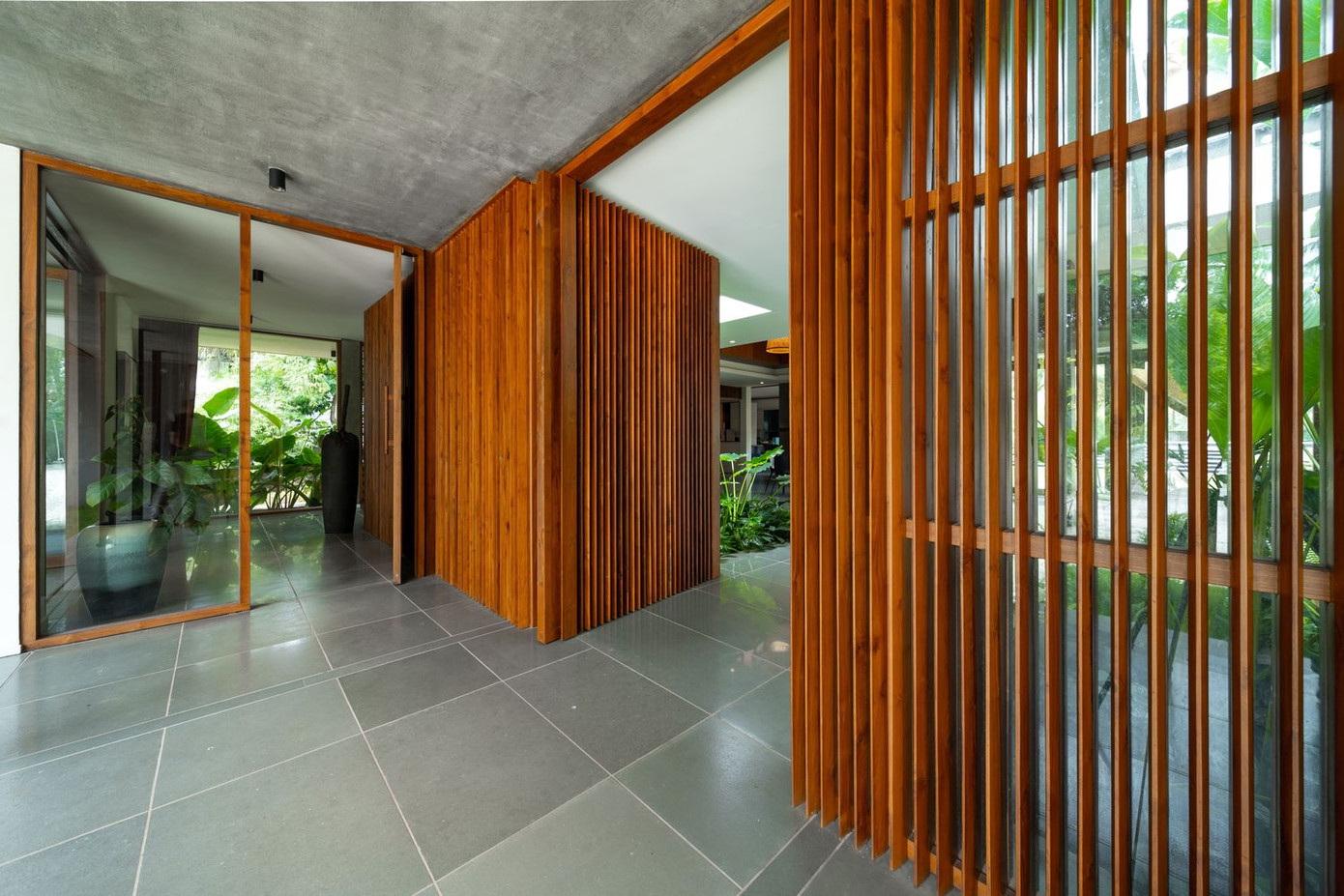 Nội thất của Overture House khá đa dạng về hình dáng, màu sắc, kết cấu và thiết kế.