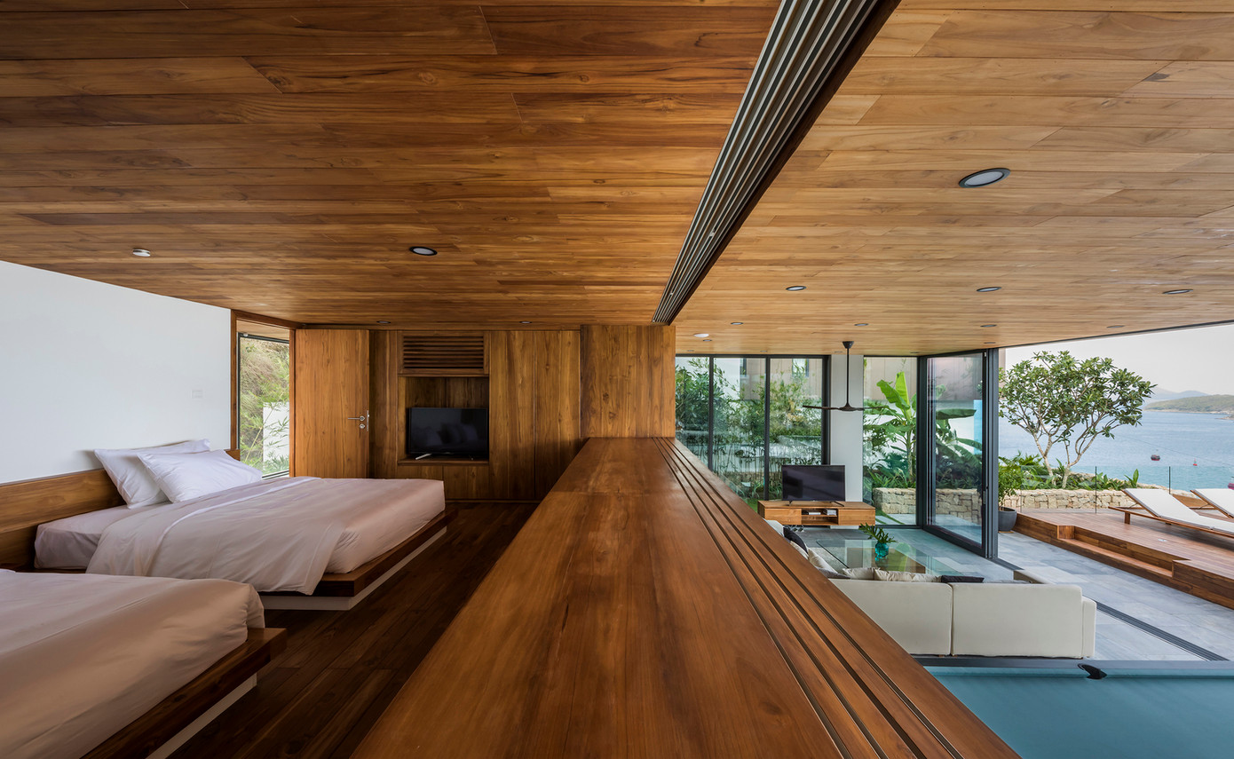 Do đó, mục đích thiết kế chính của ngôi nhà là tối đa hóa trải nghiệm tầm nhìn và quản lý mật độ xây dựng cao của khu vực này trong tương lai, phù hợp với quy định đô thị của địa phương.