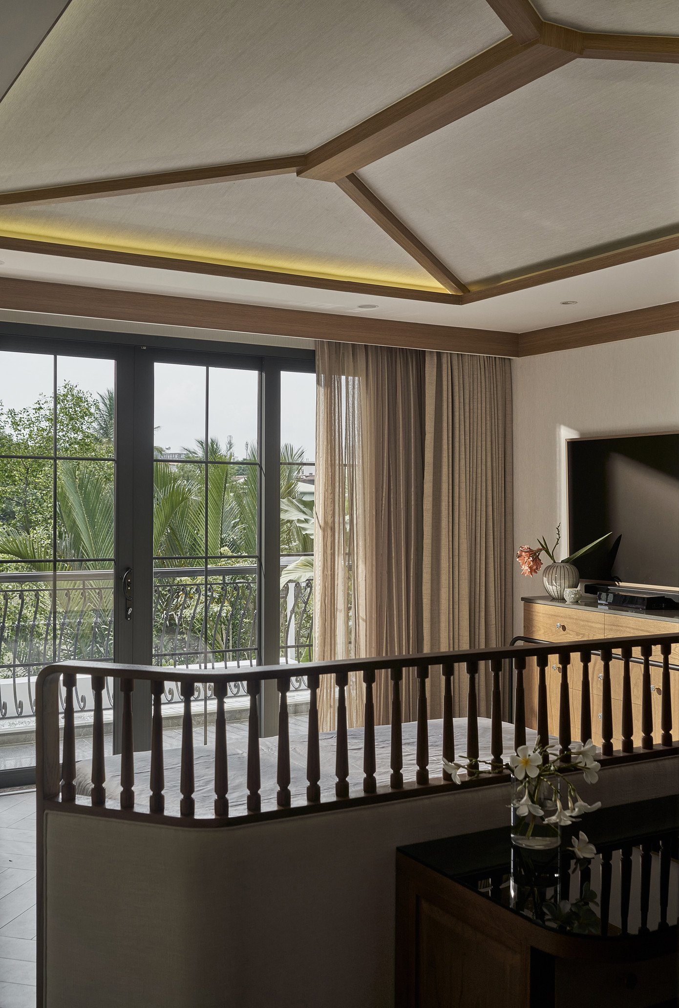 Không gian mở và ánh sáng tự nhiên được tận dụng tối đa. Không gian mở và ánh sáng tự nhiên được tận dụng tối đa.