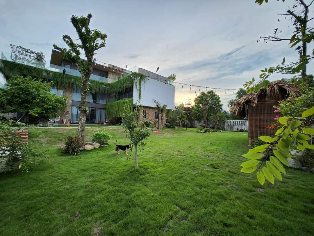 Zabi Villa nằm ở ngoại ô Hà Nội, nằm trên khu đất có diện tích 2.100m2. Zabi Villa nằm ở ngoại ô Hà Nội, nằm trên khu đất có diện tích 2.100m2.