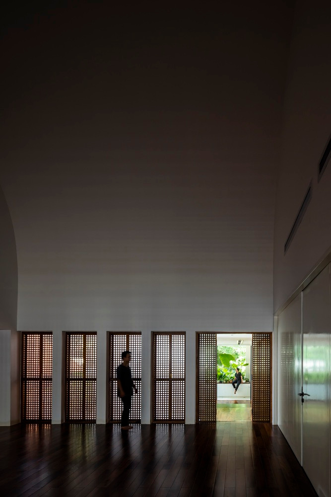 Tầng hai sắp xếp những không gian rộng lớn cho các hoạt động giải trí và thư giãn.