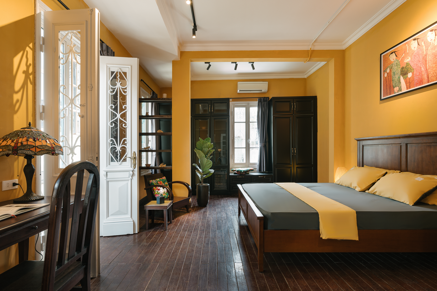 Sơn đất sét được áp dụng để sơn tường và mặt nền của nhà.