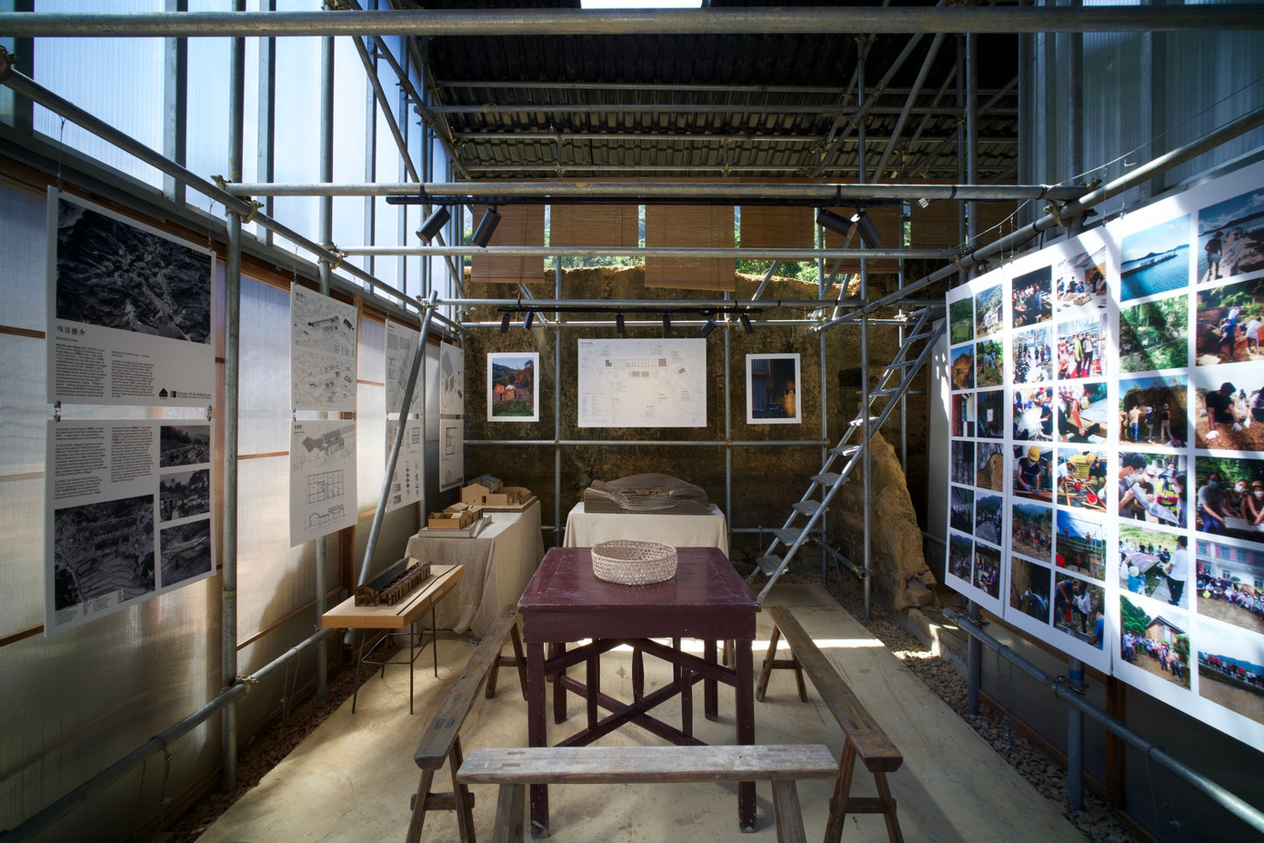 Để hồi sinh MTL, dự án Plum Grove cần thu hút lượng lớn dân cư về làng. Theo đó, dự án thực hiện những cuộc phục hồi và trình diễn kiến trúc thử nghiệm với hai di sản đổ nát, Nhà cổ và Nhà tranh tường. Đây là hai ngôi nhà nằm trên vị trí đắc địa ở hai đầu của ngôi làng.