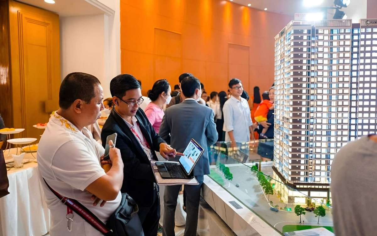 Phần lớn nguồn cung hiện tại nằm ở phân khúc căn hộ tầm trung, có giá từ 40-50 triệu đồng/m2. Phần lớn nguồn cung hiện tại nằm ở phân khúc căn hộ tầm trung, có giá từ 40-50 triệu đồng/m2.