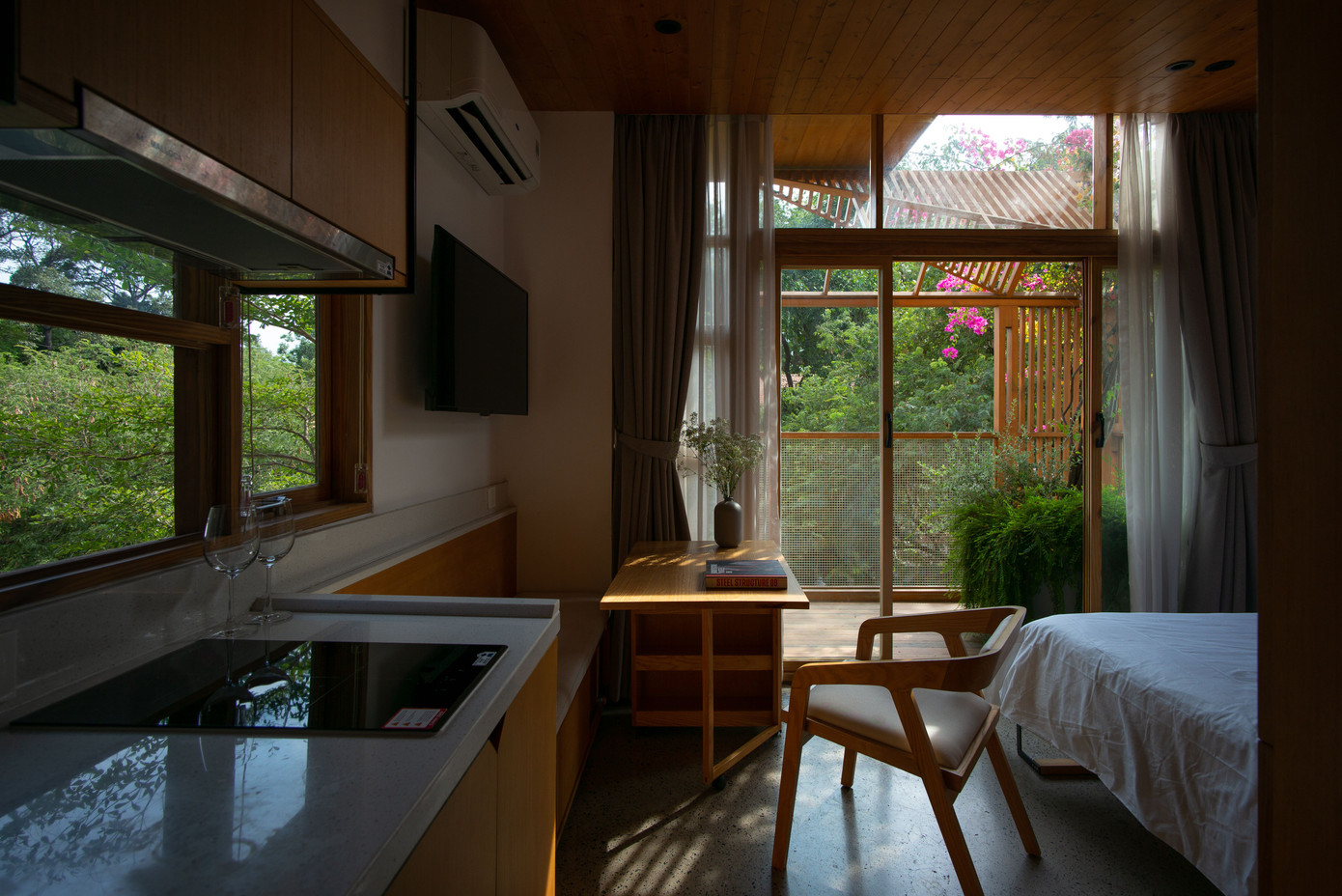 Nội thất mang tính linh hoạt, tinh gọn. Nội thất mang tính linh hoạt, tinh gọn.