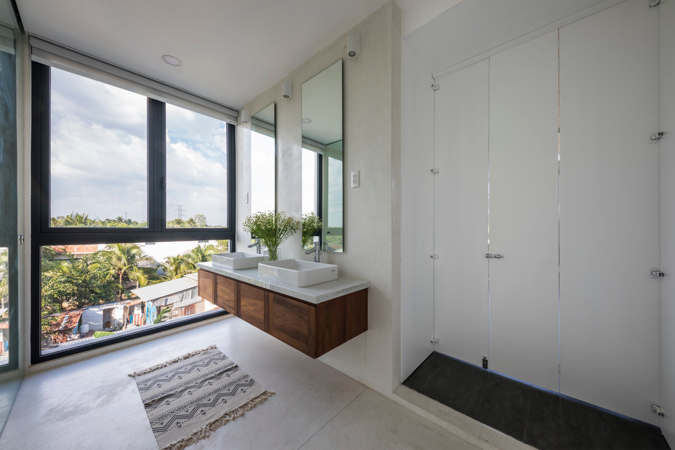 Phòng vệ sinh tinh giản, sang trọng.