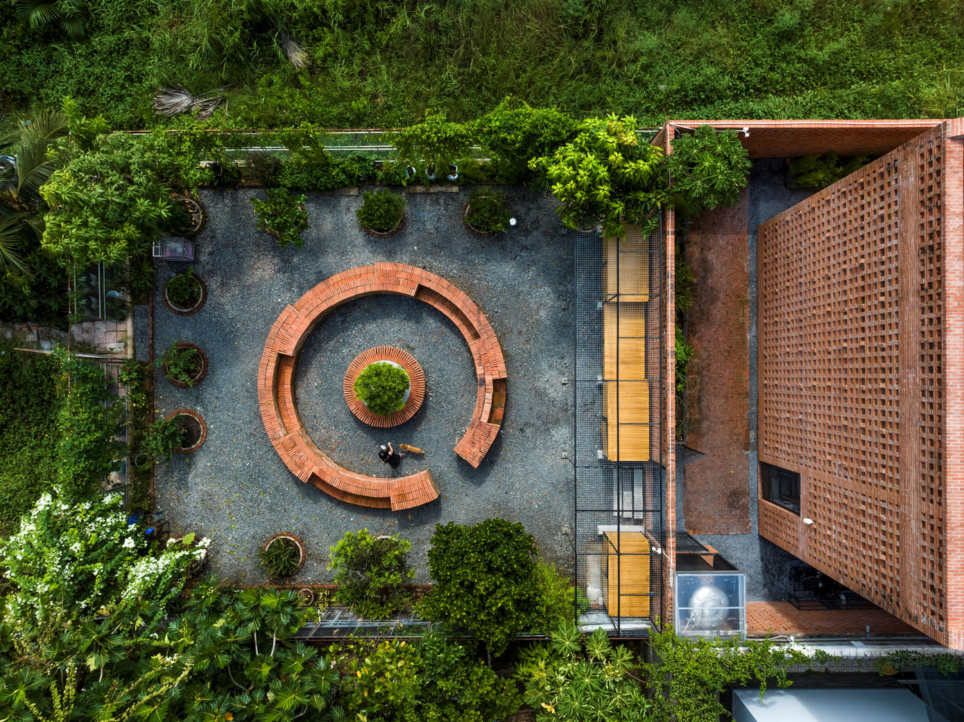 Không gian thoáng đãng ở ngoại ô là nơi phù hợp để thư giãn, kiếm tìm sự bình yên.