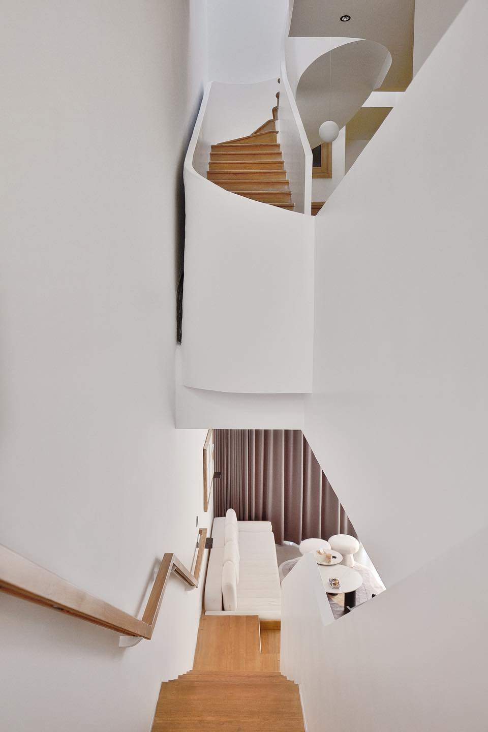 Từng cm2 được tận dụng để đảm bảo sự thông thoáng và thoải mái cho gia chủ.