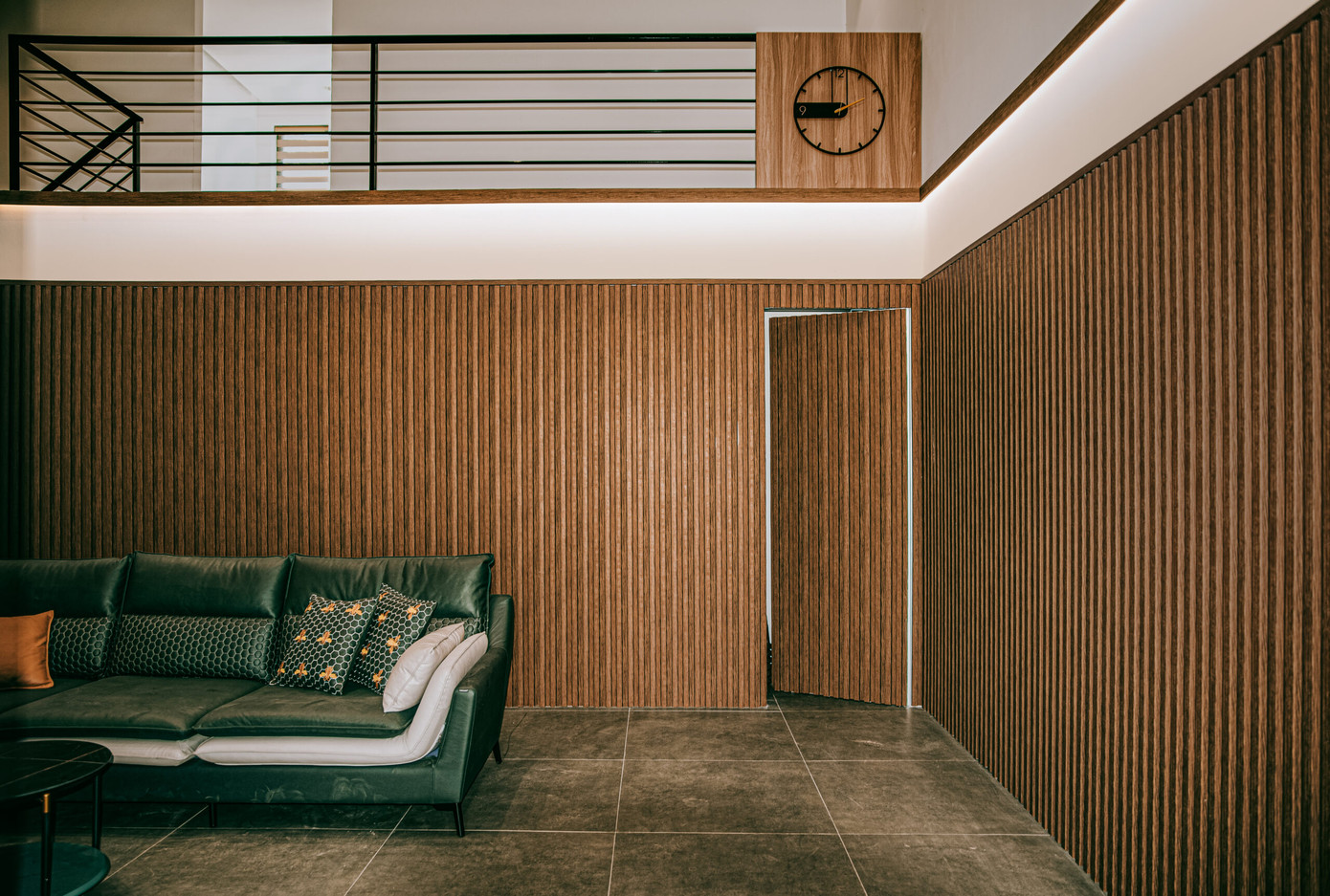 Không gian bên trong được thiết kế giản lược.